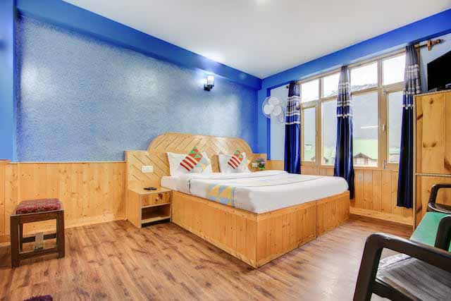  Deluxe Double Bedroom