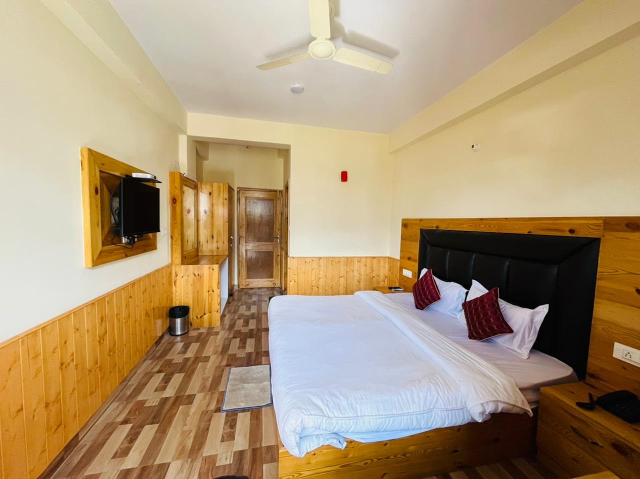 Super Deluxe Bedroom 